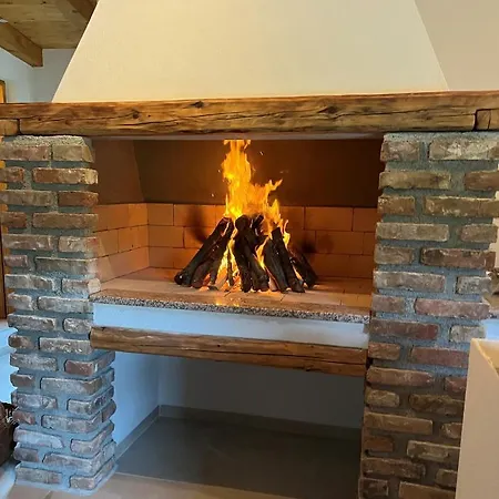 וילה Copun With Heated Pool Mundanije