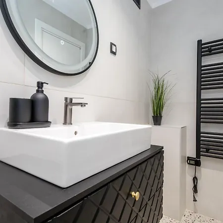 Copun With Heated Pool *