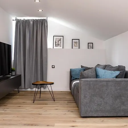 וילה Copun With Heated Pool Mundanije