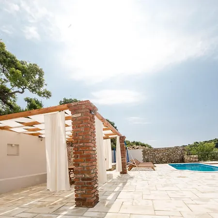 Copun With Heated Pool Vila Mundanije
