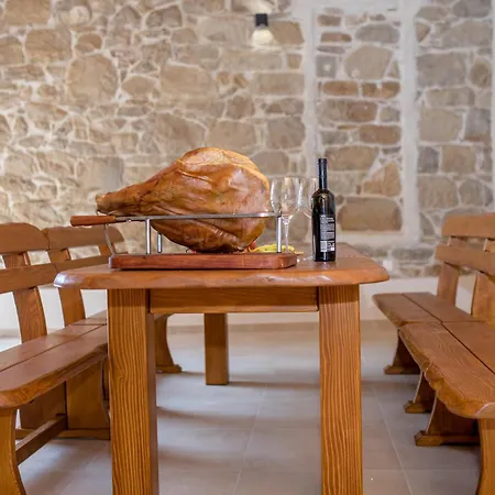 Copun With Heated Pool וילה