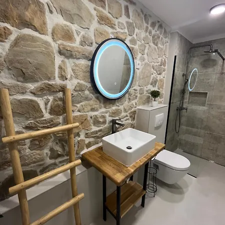 וילה Copun With Heated Pool Mundanije