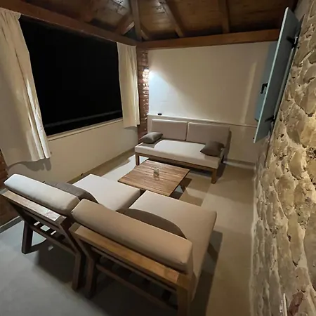 Copun With Heated Pool Vila *