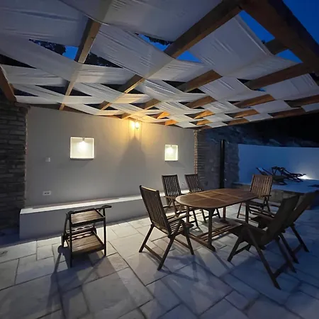 וילה Copun With Heated Pool Mundanije