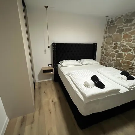 Copun With Heated Pool Vila