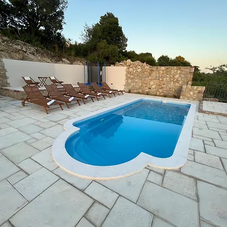 Vila Copun With Heated Pool