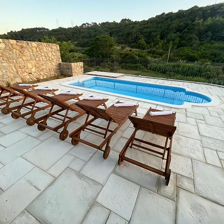 Vila Copun With Heated Pool Mundanije
