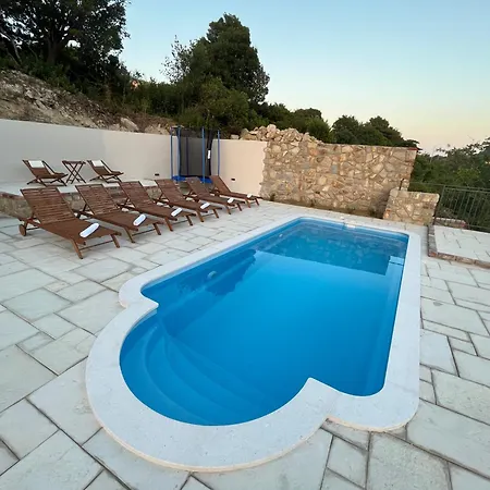 Copun With Heated Pool * Mundanije