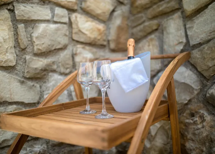 Copun With Heated Pool Βίλα Mundanije