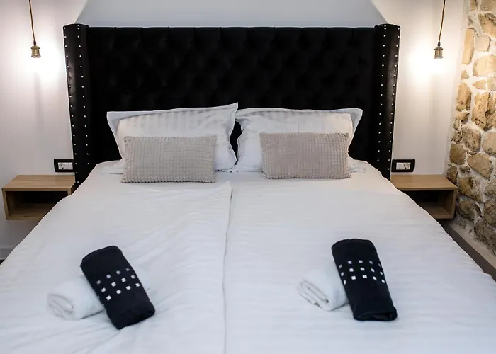 Copun With Heated Pool Βίλα Mundanije