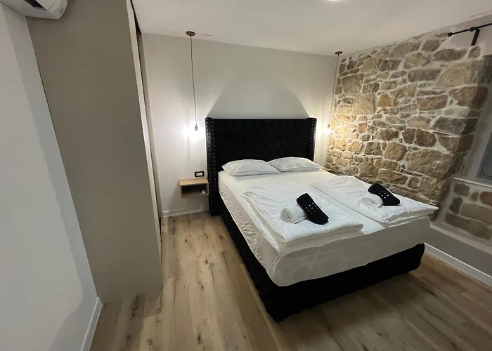 Copun With Heated Pool