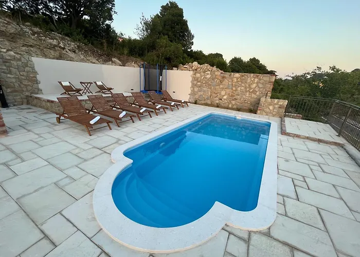 Copun With Heated Pool * Mundanije