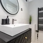 Copun With Heated Pool *