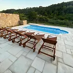 Willa Copun With Heated Pool Mundanije