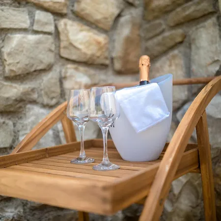 Copun With Heated Pool ヴィラ Mundanije