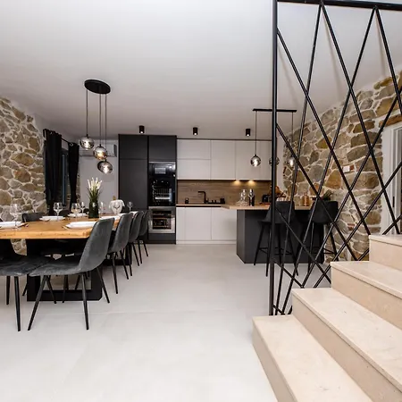 Copun With Heated Pool *