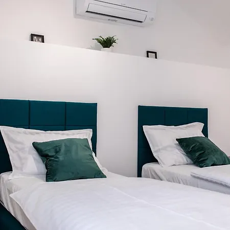 Copun With Heated Pool *