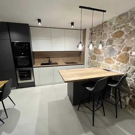 Copun With Heated Pool Villa Mundanije