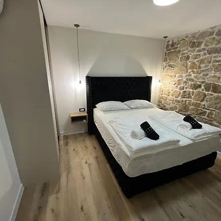 Copun With Heated Pool