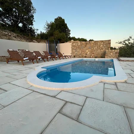 Copun With Heated Pool Mundanije