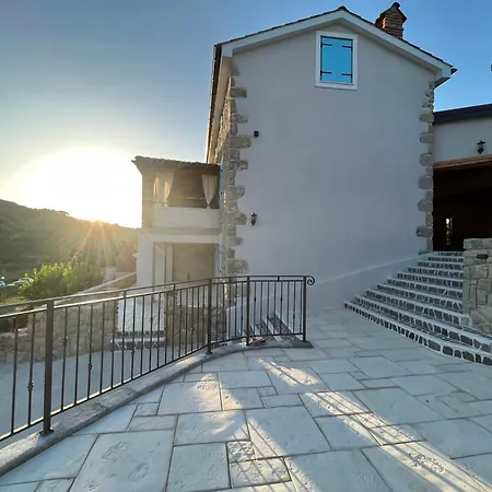 Copun With Heated Pool Villa