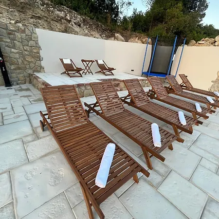 Copun With Heated Pool Vila Mundanije