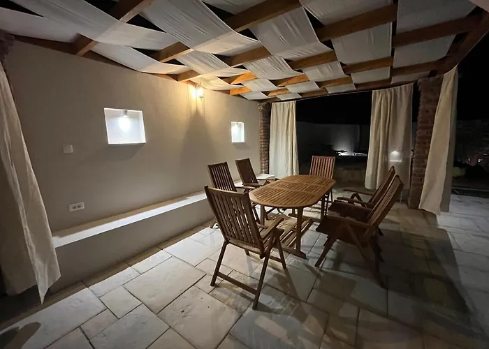 Copun With Heated Pool Mundanije