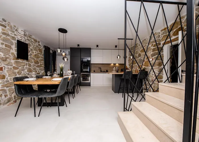 Copun With Heated Pool *