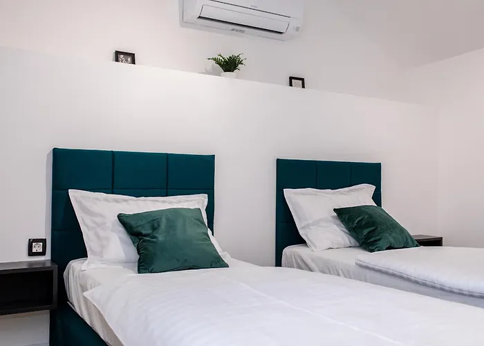 Copun With Heated Pool *