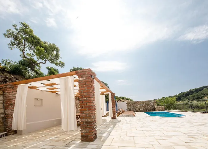 Copun With Heated Pool Vila Mundanije