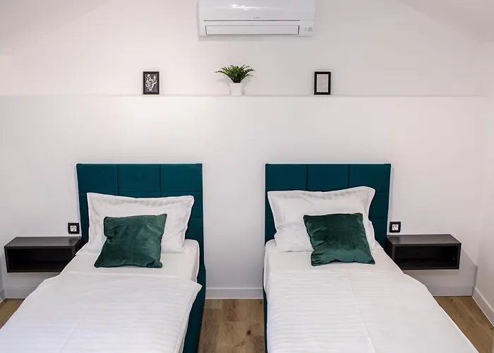 Copun With Heated Pool *