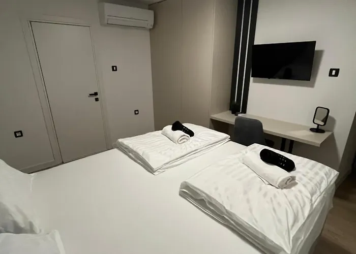 Copun With Heated Pool Vila