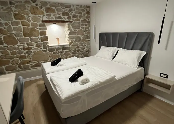 Copun With Heated Pool Vila *