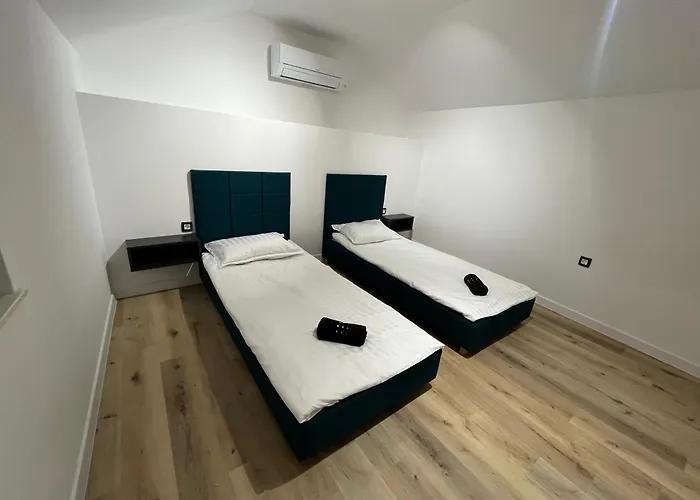 Copun With Heated Pool Vila *