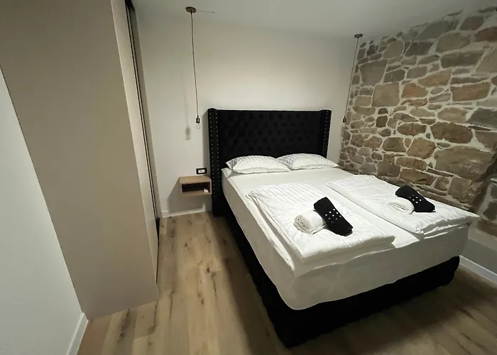 Copun With Heated Pool Vila