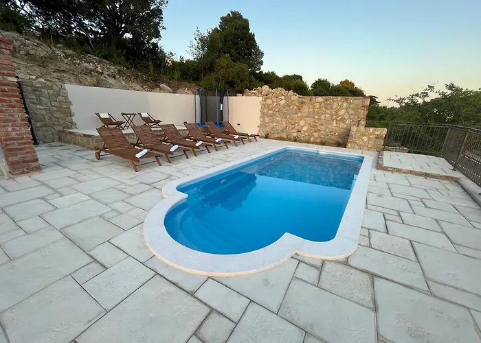 Vila Copun With Heated Pool