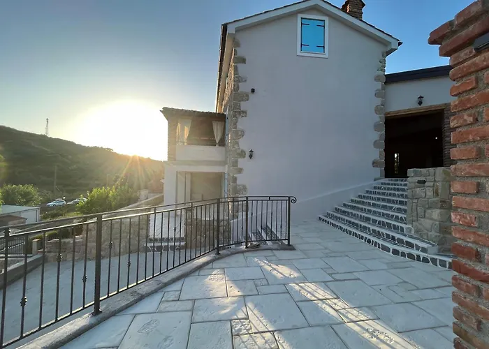 Copun With Heated Pool Villa