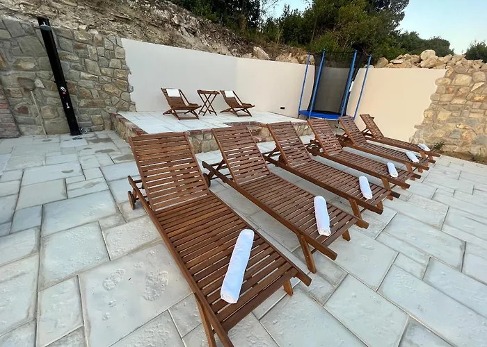 Copun With Heated Pool Vila Mundanije