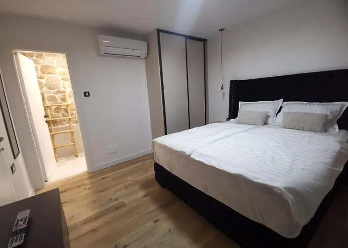 Copun With Heated Pool Vila